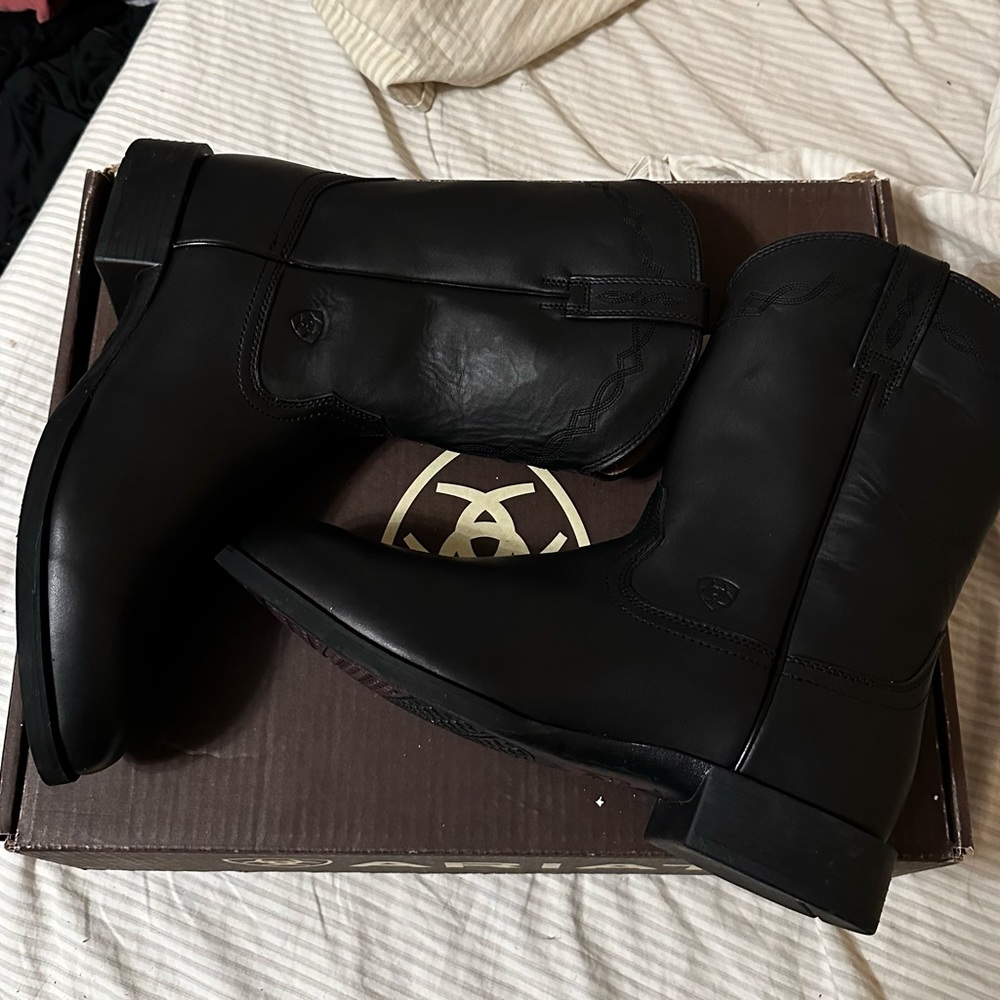 Brand New 13 D (Regular/Medium) Ariat Western Cowboy Boot with box